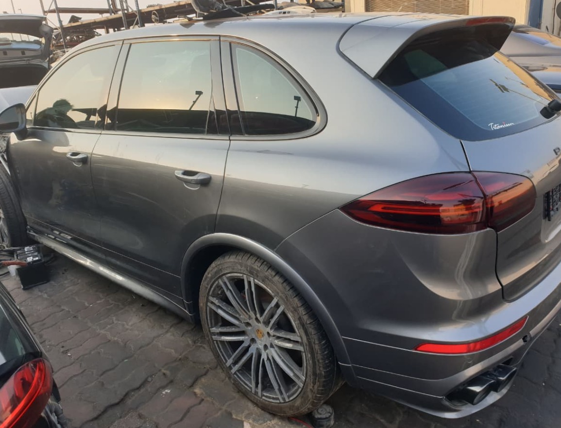 Porsche Cayenne GTS 958.2 used body parts - Image 3